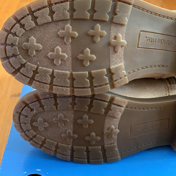 Stride Rite Willow Gold 3.5 W EUC youth boots excellent condition - Picture 2 of 7